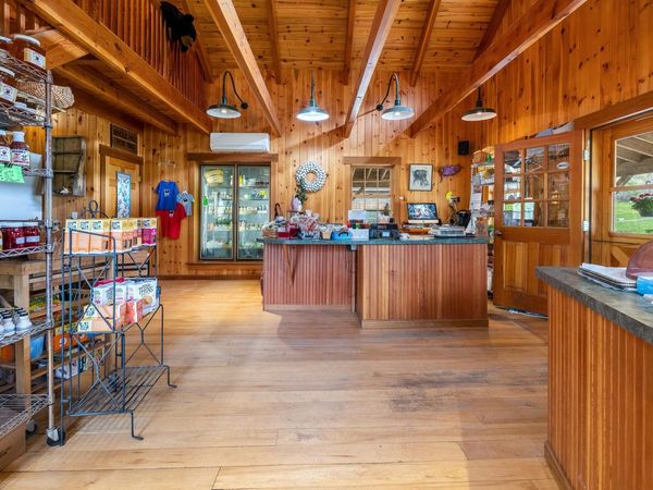 49 Vt Rt 12, Pomfret, VT 05053