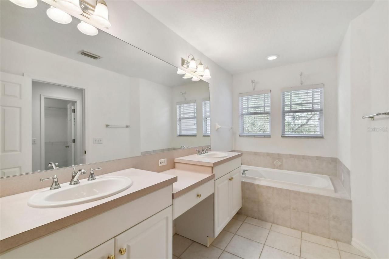 2848 Bayshore Trails Drive, Tampa, FL 33611 Photo