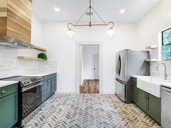 1613 N OLIVE ST, San Antonio, TX 78208