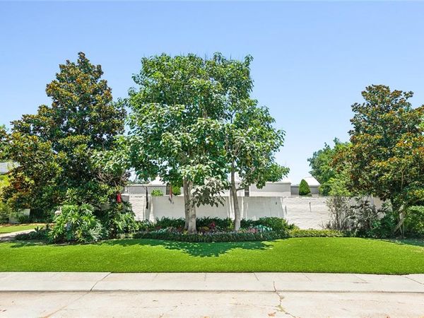 12 SWAN Street, New Orleans, LA 70124