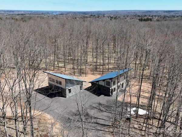 15710 Coles Creek Road, Stanton Twp, MI 49905