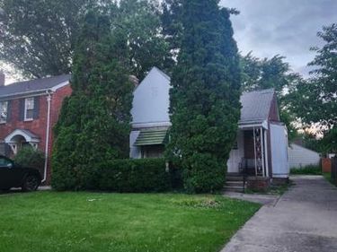 2048 HUNT CLUB Drive, Grosse Pointe Woods, Mi 48236
