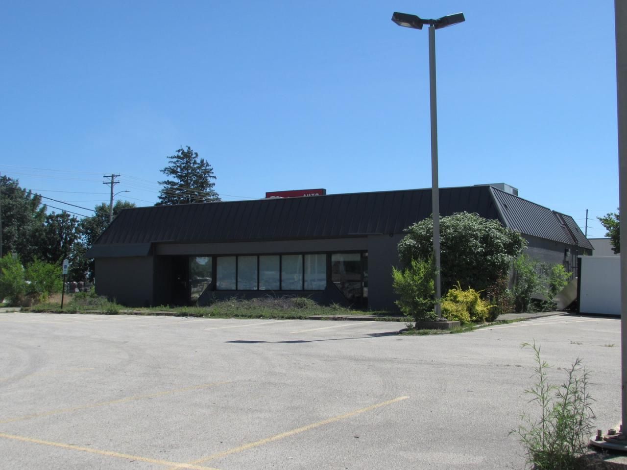 901 E Southline Road, Tuscola, IL 61953