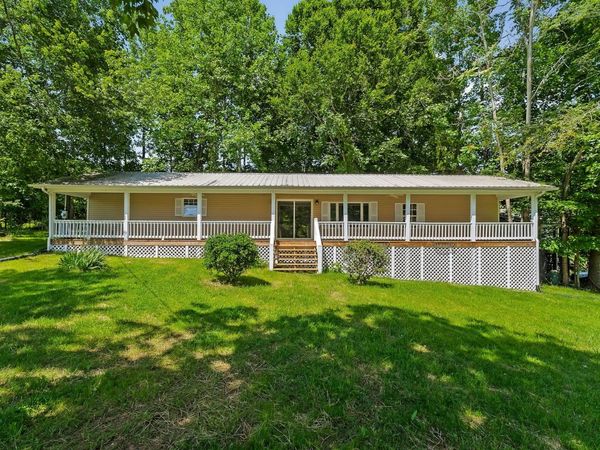 1007 Eastridge Dr, Byrdstown, TN 38549