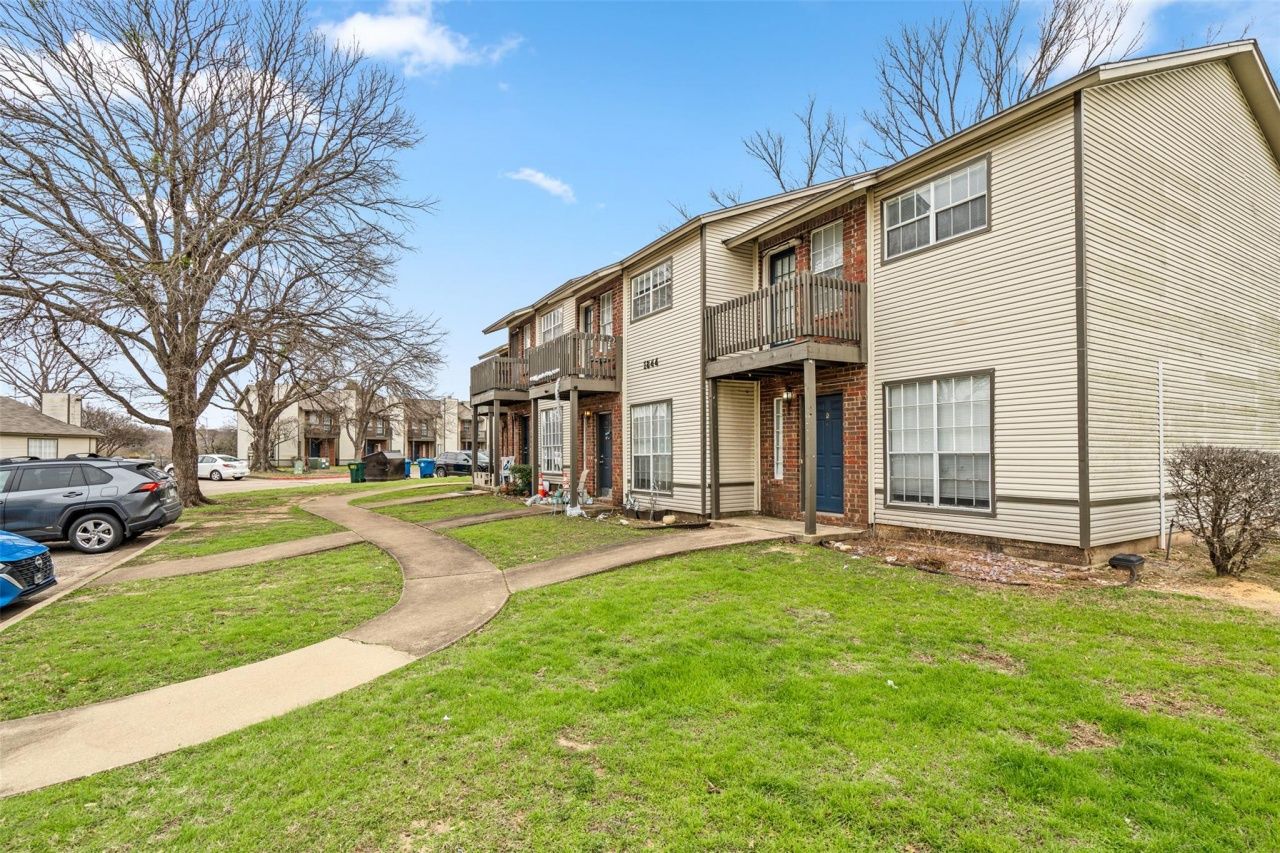 1844 River Crossing Cir, Unit D, Austin, TX 78741 Main Photo