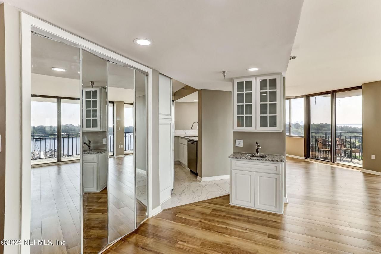 4401 Lakeside Drive, Unit 903, Jacksonville, FL 32210 Photo