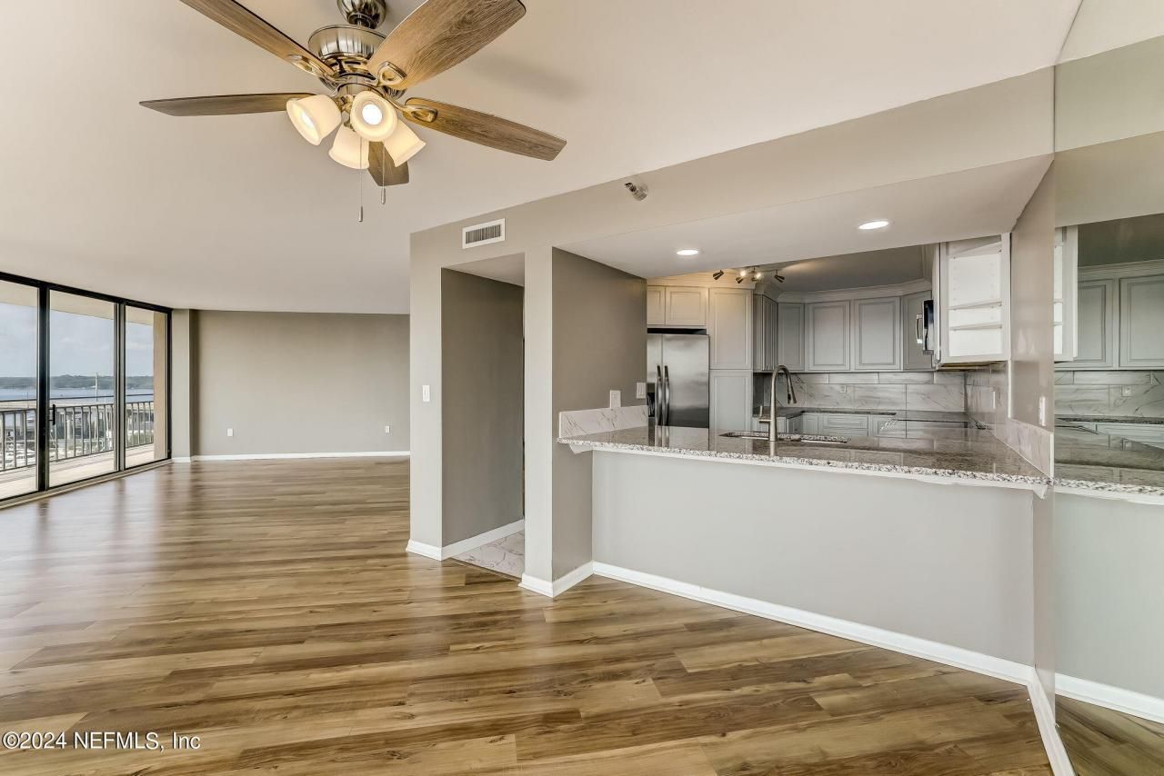 4401 Lakeside Drive, Unit 903, Jacksonville, FL 32210 Photo