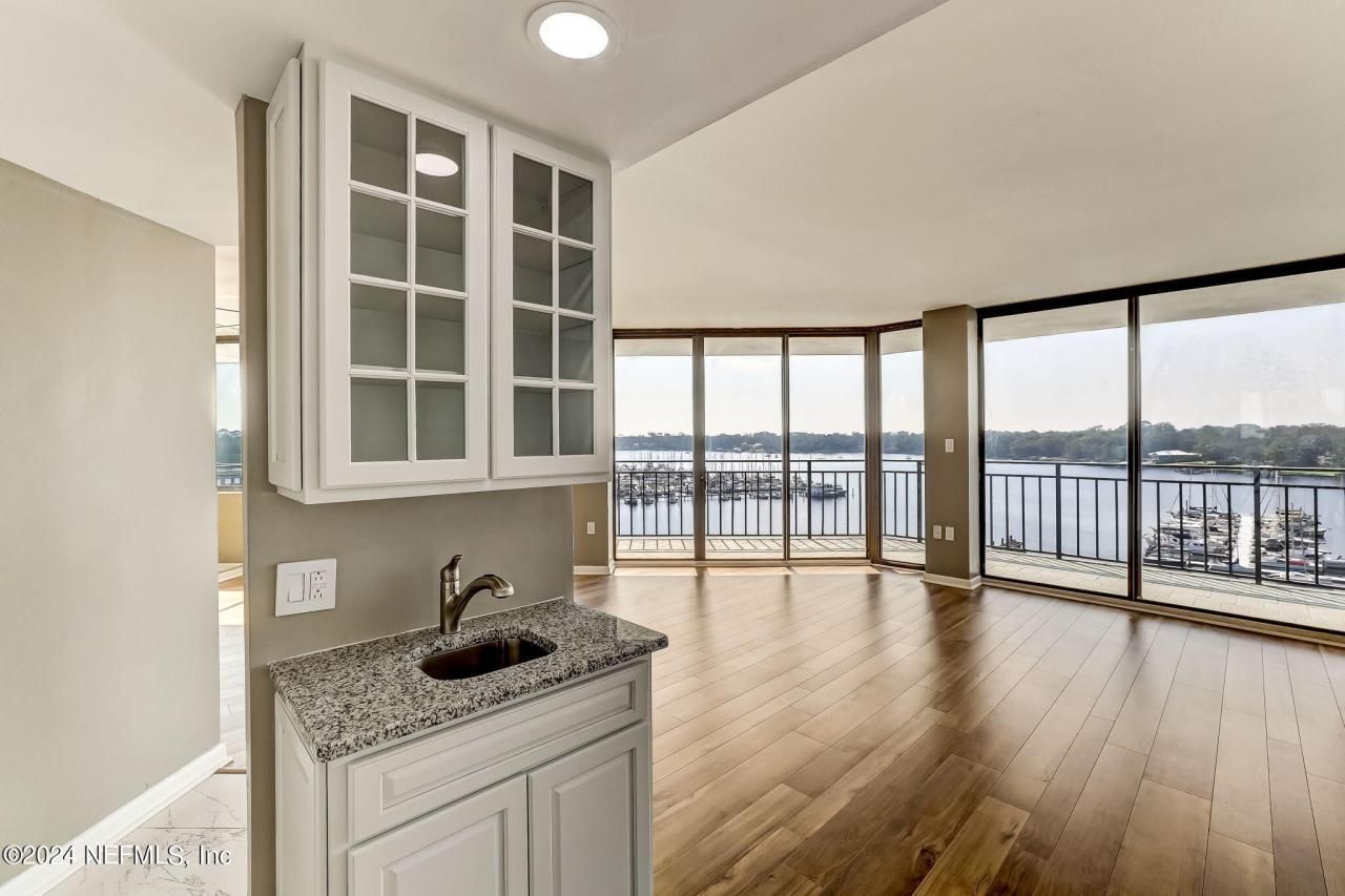 4401 Lakeside Drive, Unit 903, Jacksonville, FL 32210 Photo