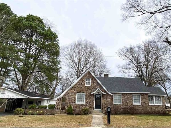 225 East Third Street, Henderson, TN 38340