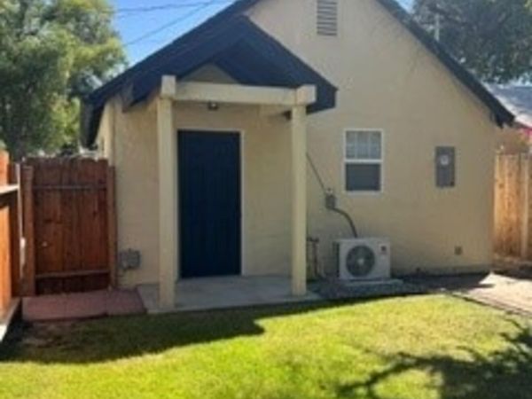 2701 San Emidio St #B-Back unit, Bakersfield, CA 93304