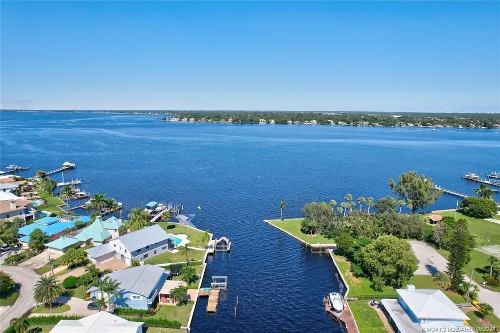 26 SW Riverway Boulevard, Palm City, FL 34990 Photo