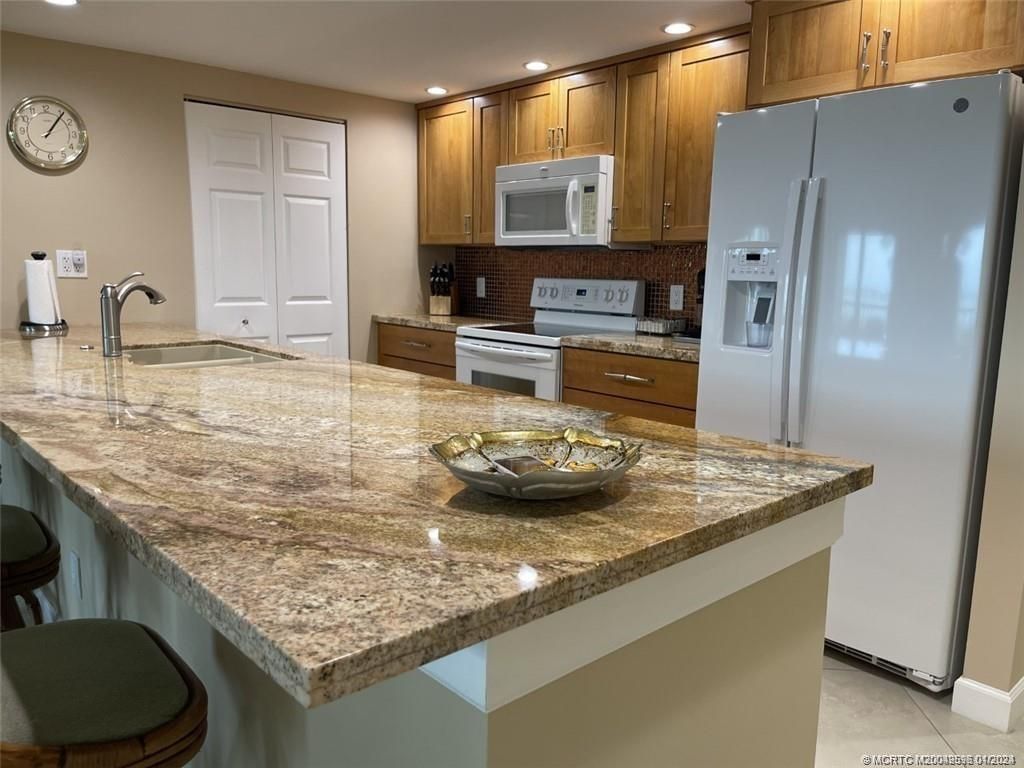 264 NE Edgewater Drive, Unit 102, Stuart, FL 34996 Photo