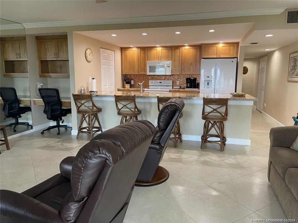 264 NE Edgewater Drive, Unit 102, Stuart, FL 34996 Photo