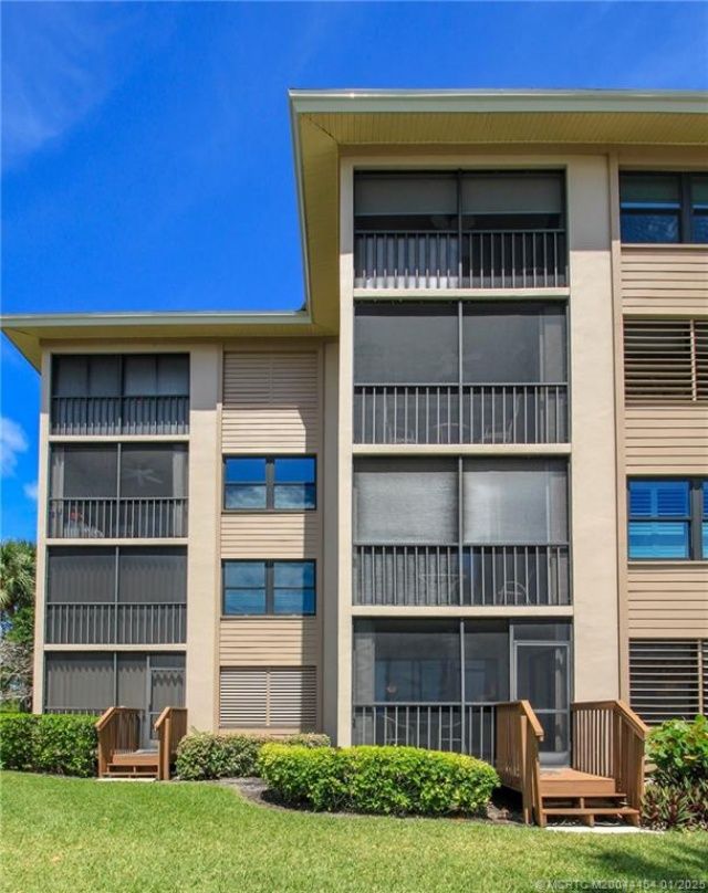 4540 NE Sandpebble Trace, Unit 105, Stuart, FL 34996 Photo