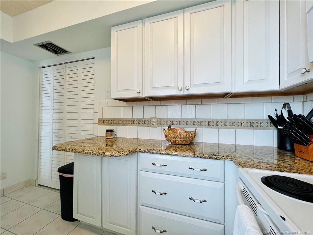 3442 NE Causeway Boulevard, Unit 302, Jensen Beach, FL 34957 Photo