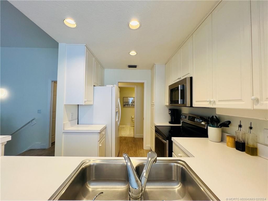 411 NE Plantation Road, Unit 526, Stuart, FL 34996 Photo