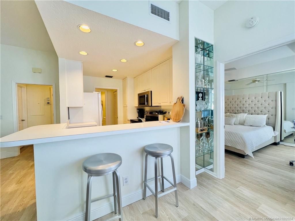 411 NE Plantation Road, Unit 526, Stuart, FL 34996 Photo