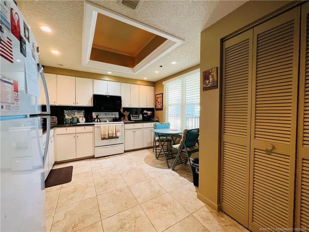 221 NE Plantation Road, Unit 215, Stuart, FL 34996 Photo