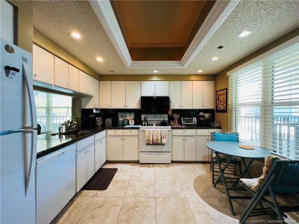 221 NE Plantation Road, Unit 215, Stuart, FL 34996 Photo