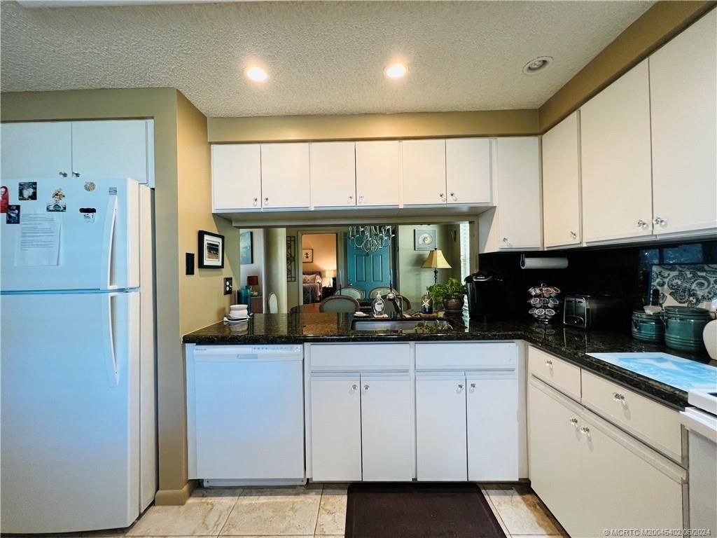 221 NE Plantation Road, Unit 215, Stuart, FL 34996 Photo