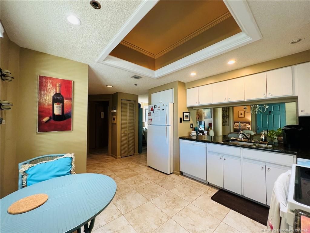 221 NE Plantation Road, Unit 215, Stuart, FL 34996 Photo