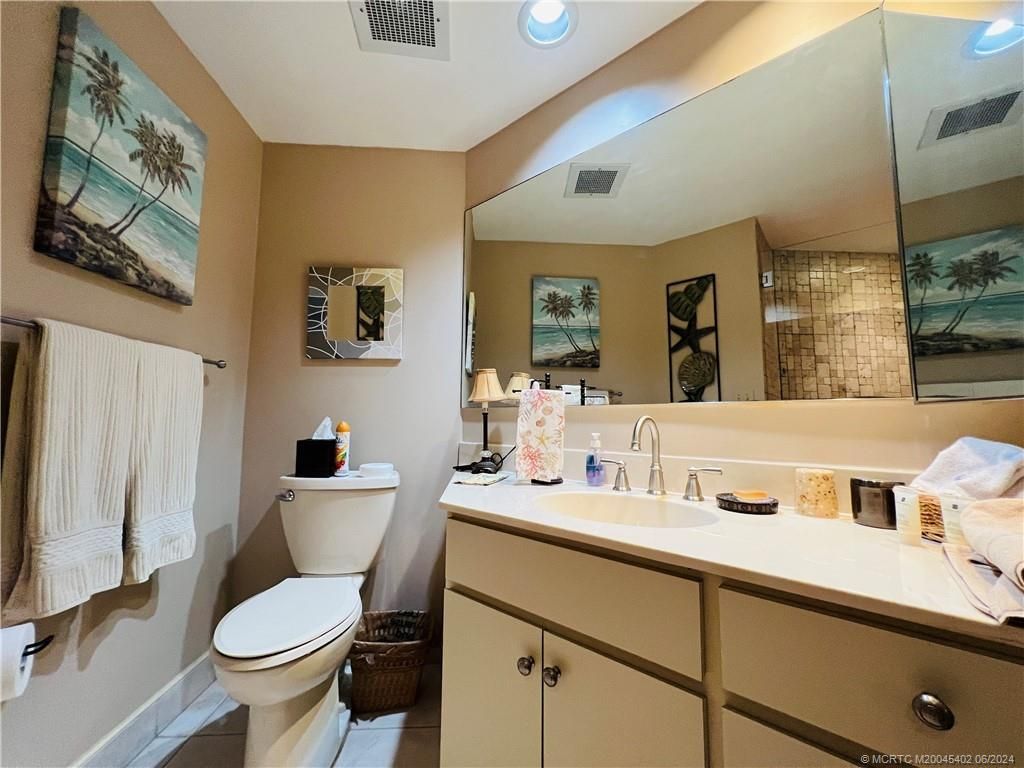 221 NE Plantation Road, Unit 215, Stuart, FL 34996 Photo