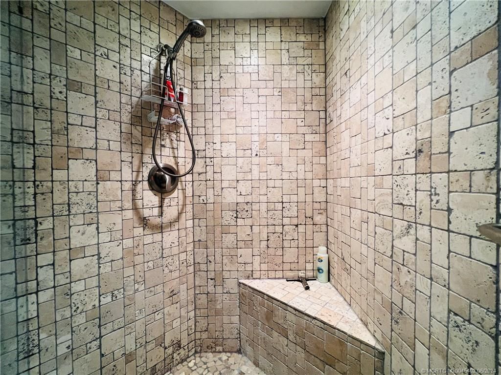 221 NE Plantation Road, Unit 215, Stuart, FL 34996 Photo