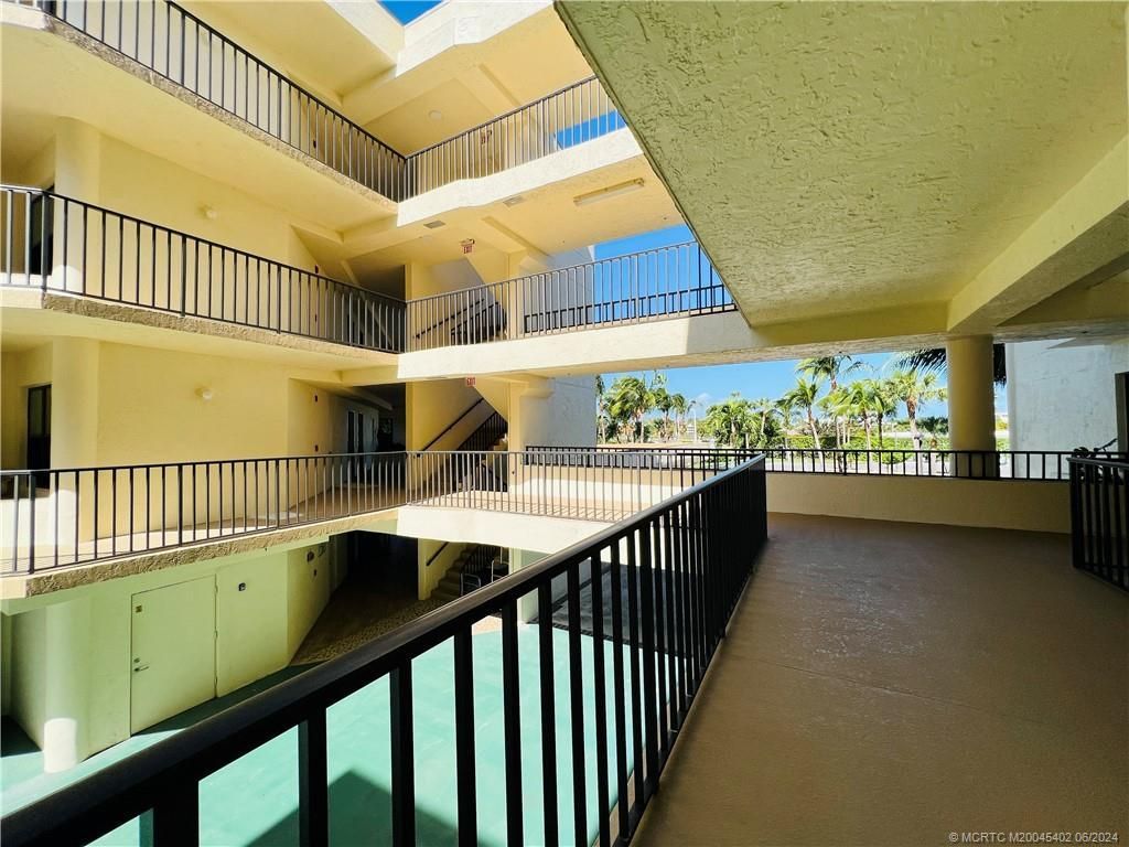 221 NE Plantation Road, Unit 215, Stuart, FL 34996 Photo