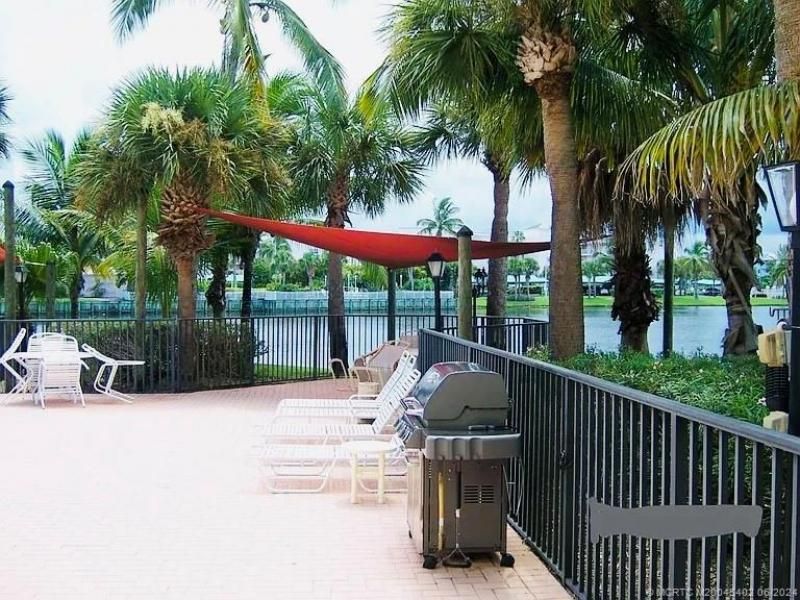 221 NE Plantation Road, Unit 215, Stuart, FL 34996 Photo