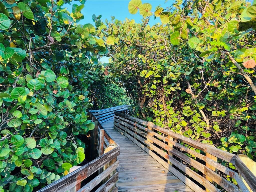 221 NE Plantation Road, Unit 215, Stuart, FL 34996 Photo