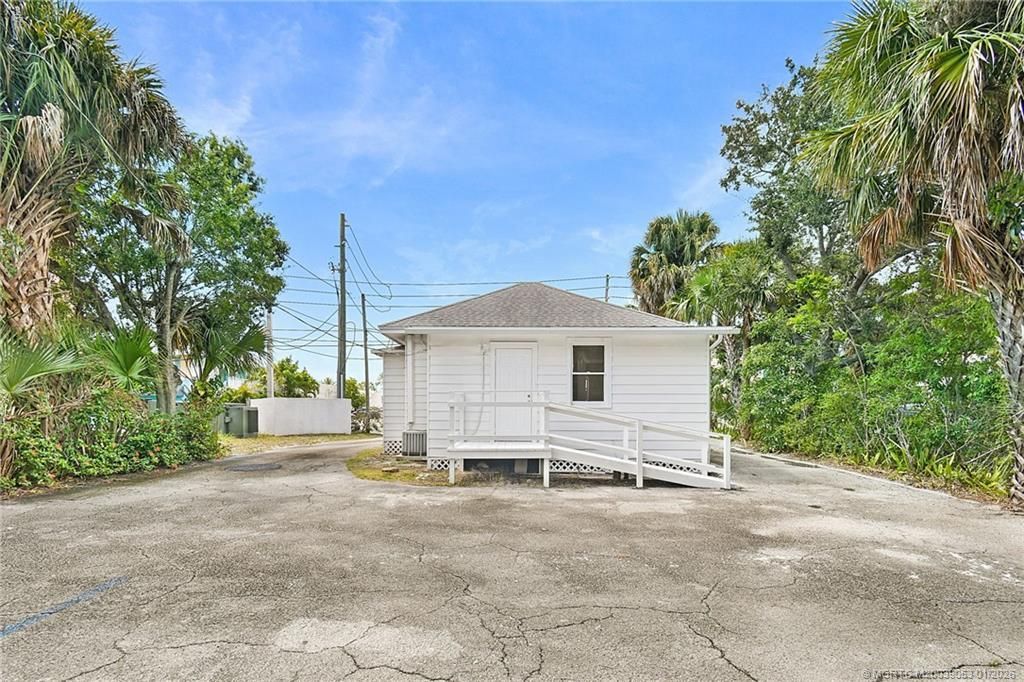 300 SE Detroit Avenue, Stuart, FL 34994 Photo