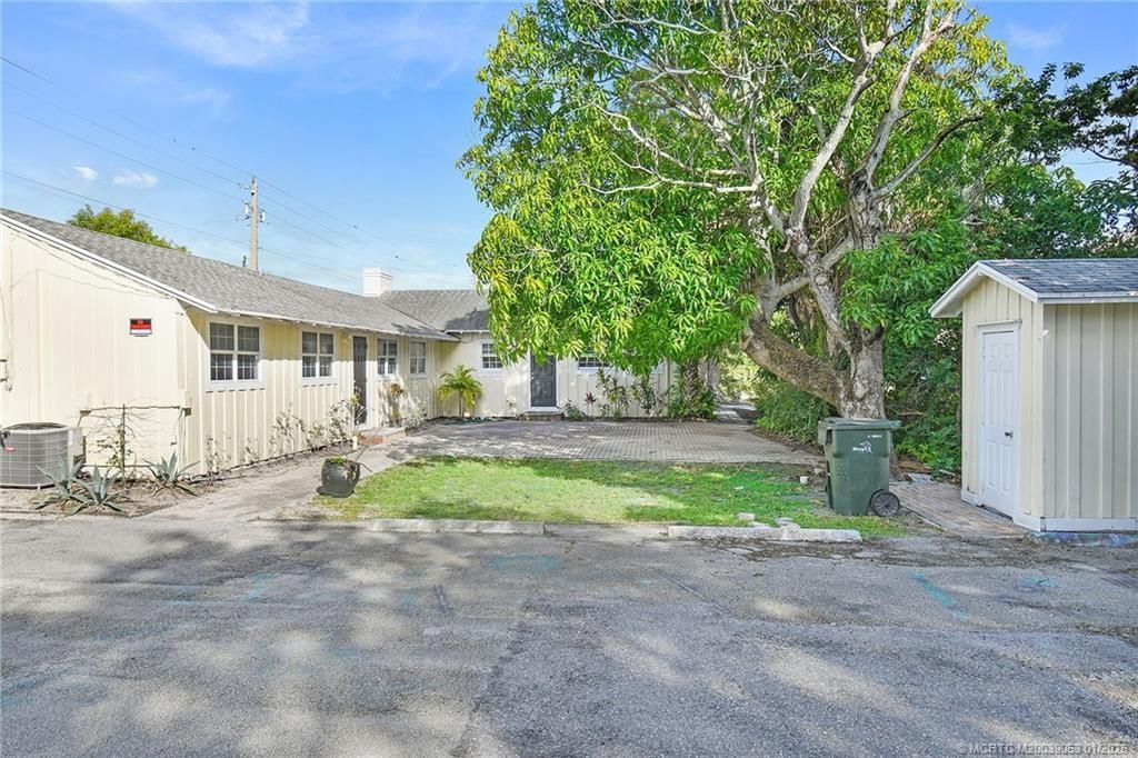 300 SE Detroit Avenue, Stuart, FL 34994 Photo