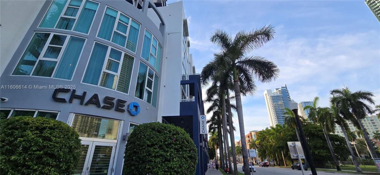 275 NE 18th St, Unit 901, Miami, FL 33132 Photo