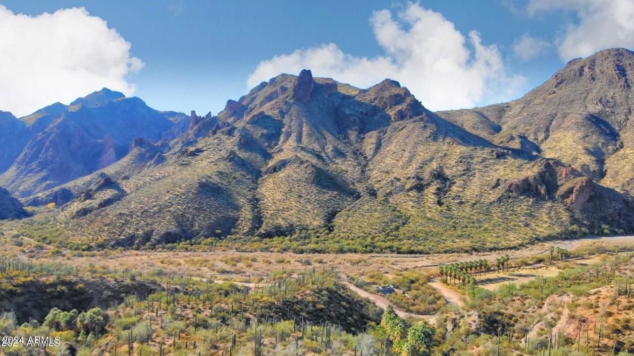5102 N Castle Hot Springs Road, Morristown, AZ 85342