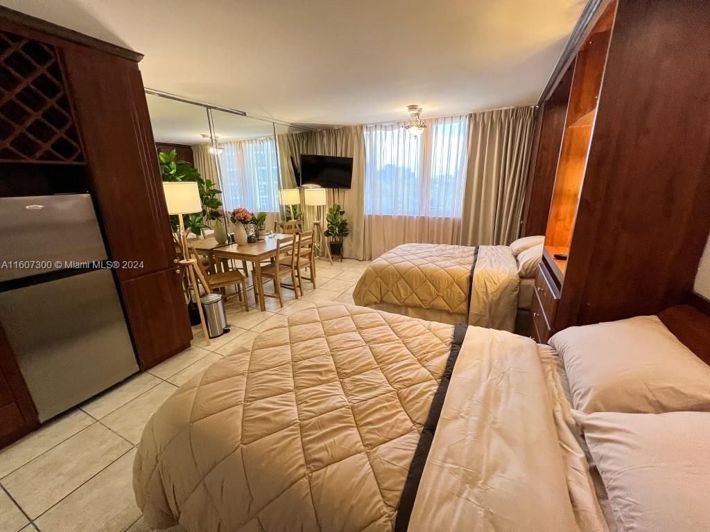 19201 Collins Ave, Unit 428, Sunny Isles Beach, FL 33160 Photo