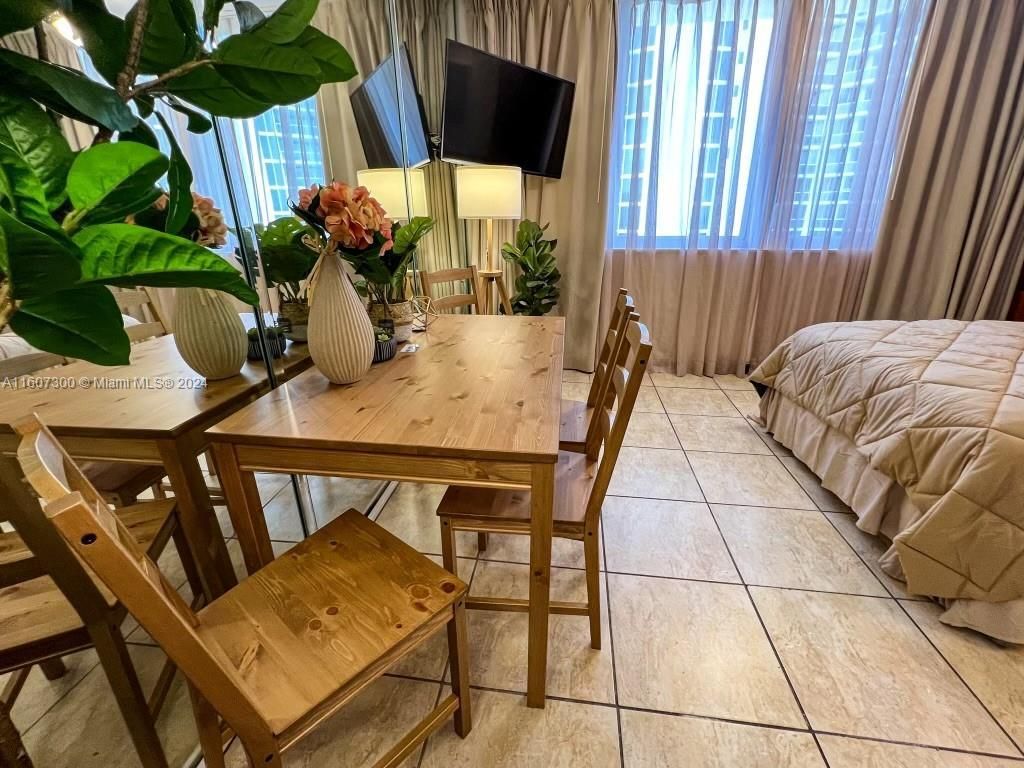 19201 Collins Ave, Unit 428, Sunny Isles Beach, FL 33160 Photo