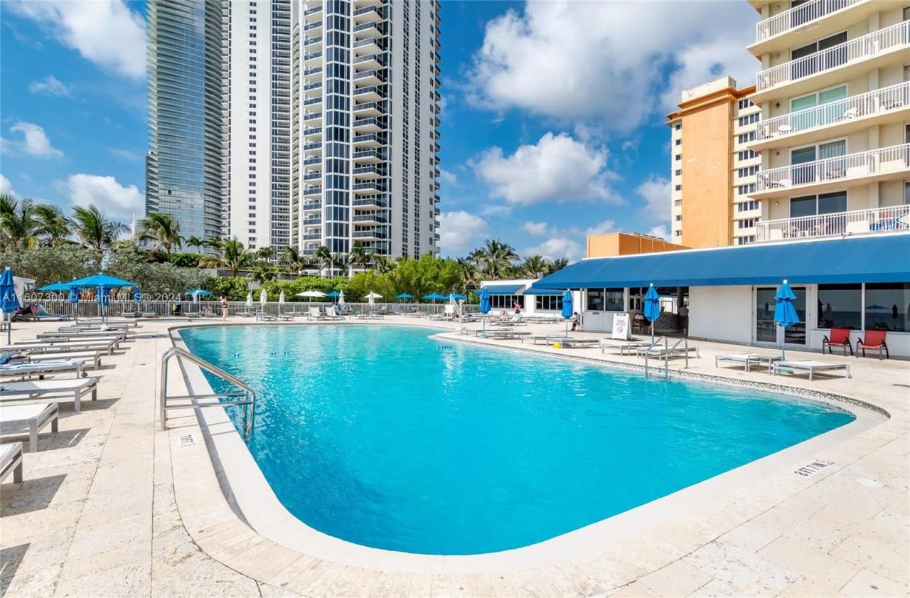 19201 Collins Ave, Unit 428, Sunny Isles Beach, FL 33160 Photo