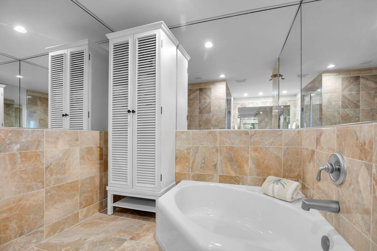 101 E Ocean Drive, Unit C402, Key Colony, FL 33051 Photo