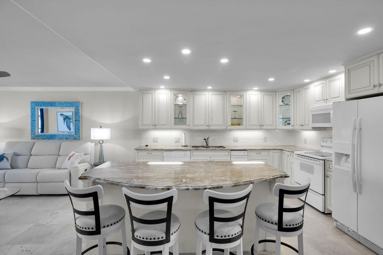 101 E Ocean Drive, Unit C402, Key Colony, FL 33051 Photo