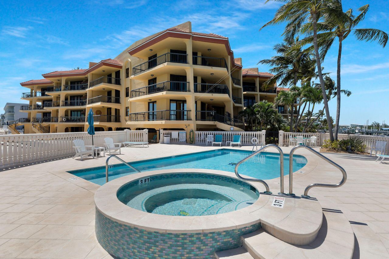 101 E Ocean Drive, Unit C402, Key Colony, FL 33051 Photo