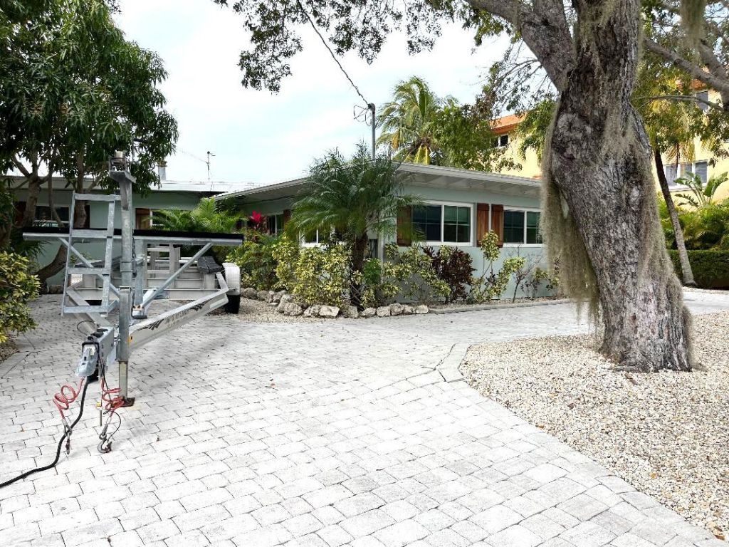 1136 W Shore Drive, Big Pine Key, FL 33043 Photo