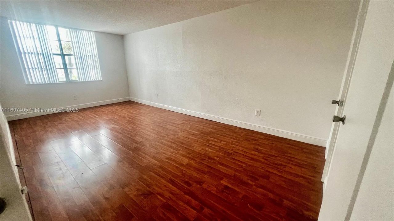 494 NW 165th St Rd, Unit C306, Miami, FL 33169 Photo