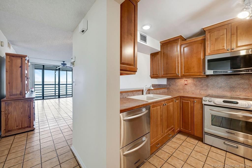 1950 SW Palm City Road, Unit 14-302, Stuart, FL 34994 Photo