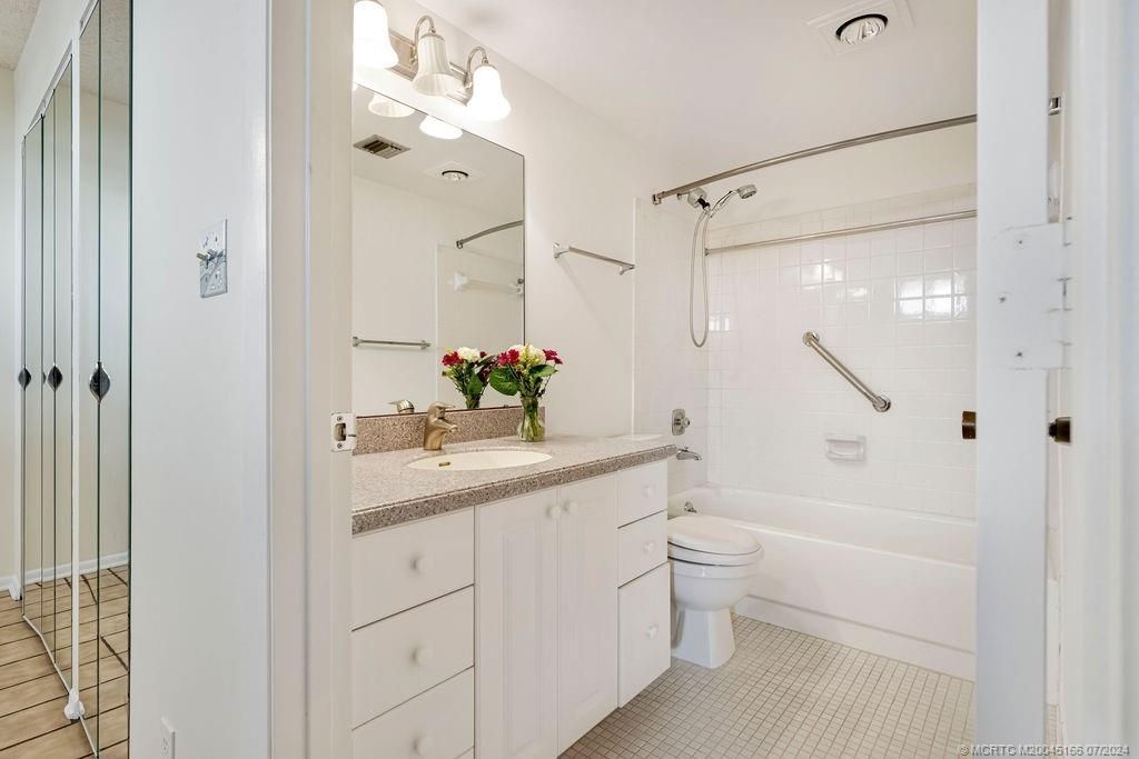 1950 SW Palm City Road, Unit 14-302, Stuart, FL 34994 Photo