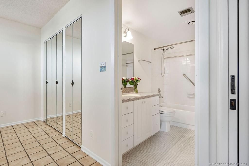 1950 SW Palm City Road, Unit 14-302, Stuart, FL 34994 Photo