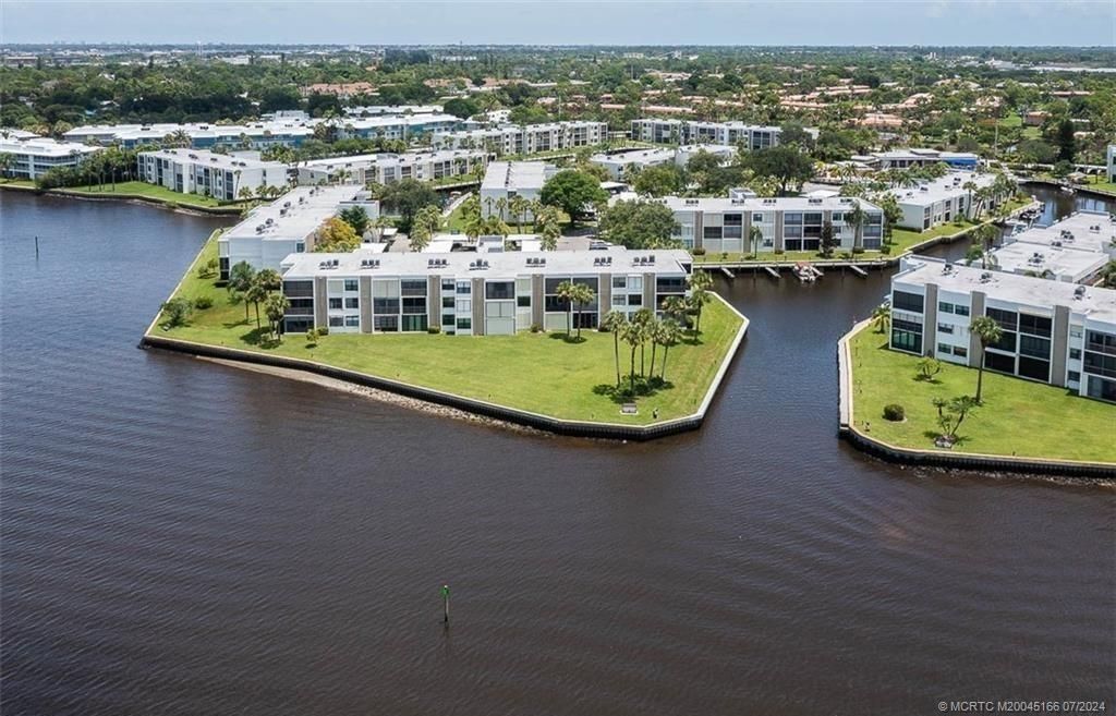 1950 SW Palm City Road, Unit 14-302, Stuart, FL 34994 Photo