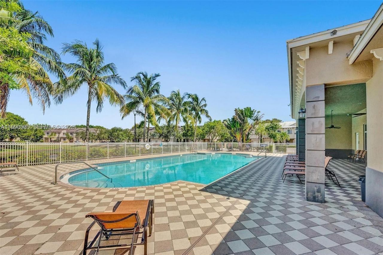 1945 Marsh Harbor Dr, Unit 1945, Riviera Beach, FL 33404 Photo