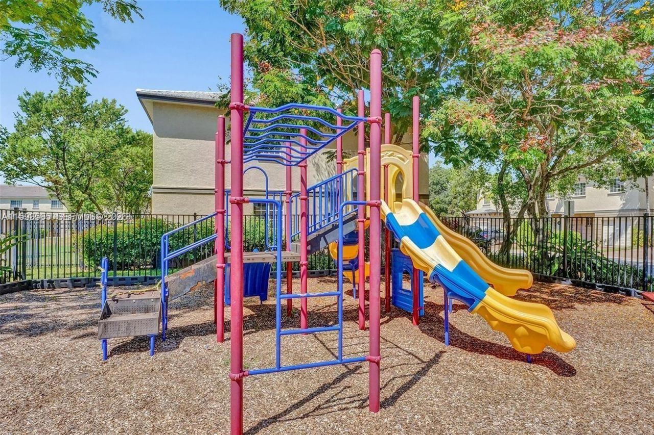 1945 Marsh Harbor Dr, Unit 1945, Riviera Beach, FL 33404 Photo