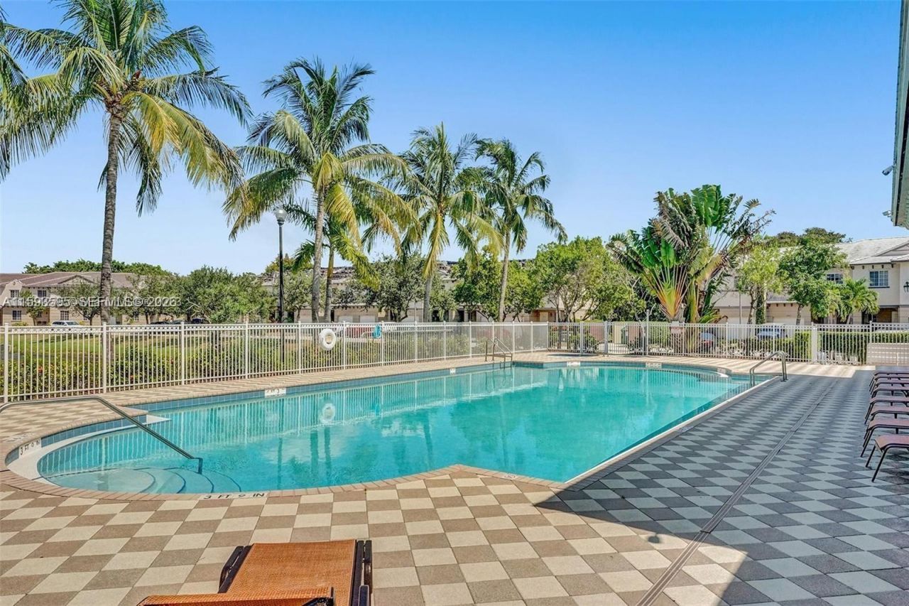1945 Marsh Harbor Dr, Unit 1945, Riviera Beach, FL 33404 Photo