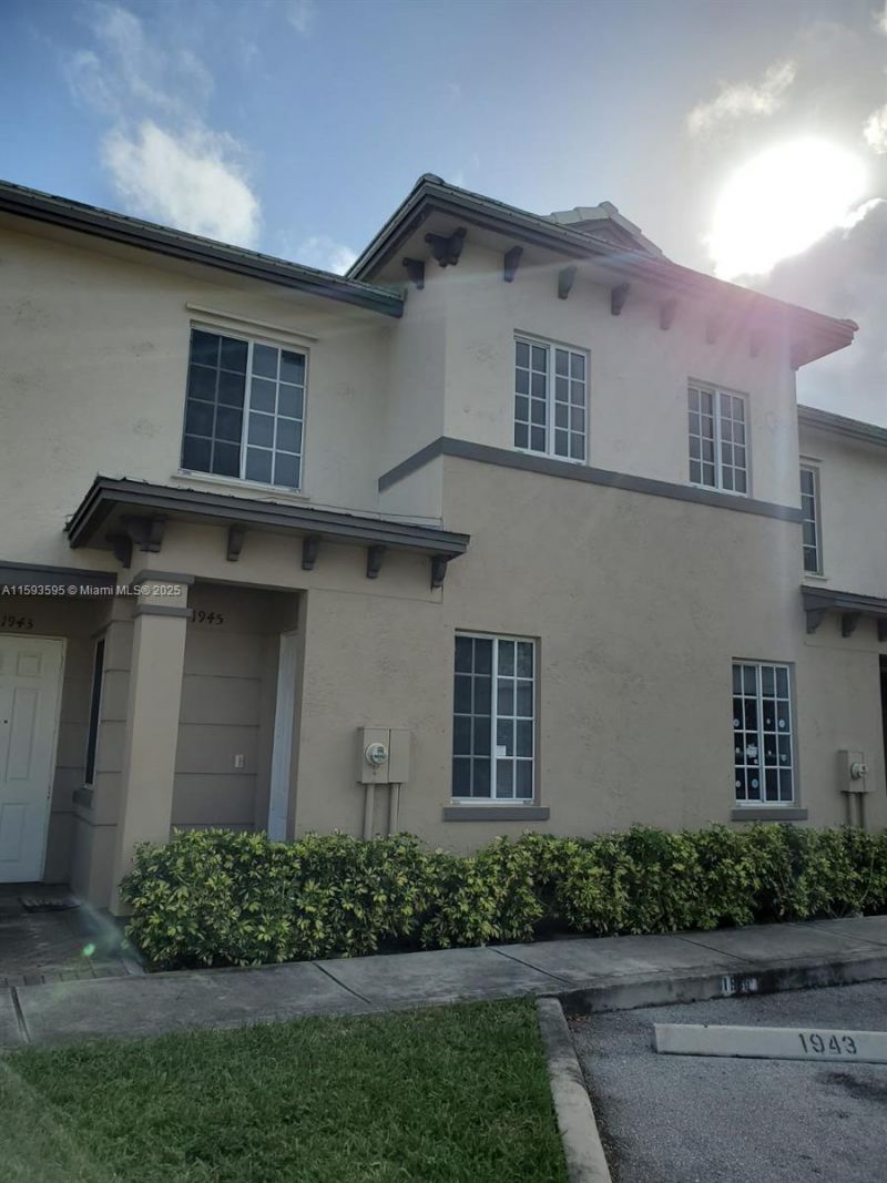 1945 Marsh Harbor Dr, Unit 1945, Riviera Beach, FL 33404 Photo